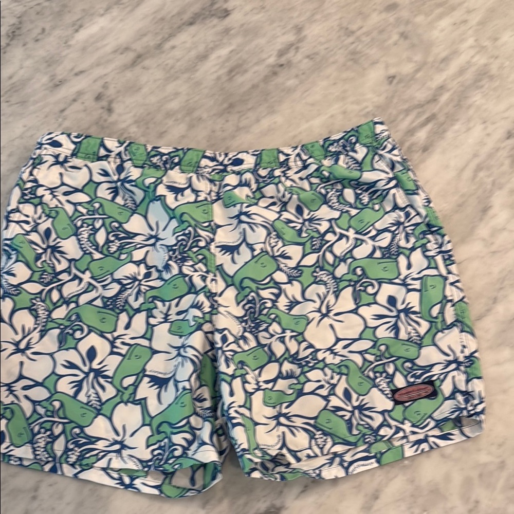 Vineyard Vines Men’s Green and white whale 🐳 Shorts